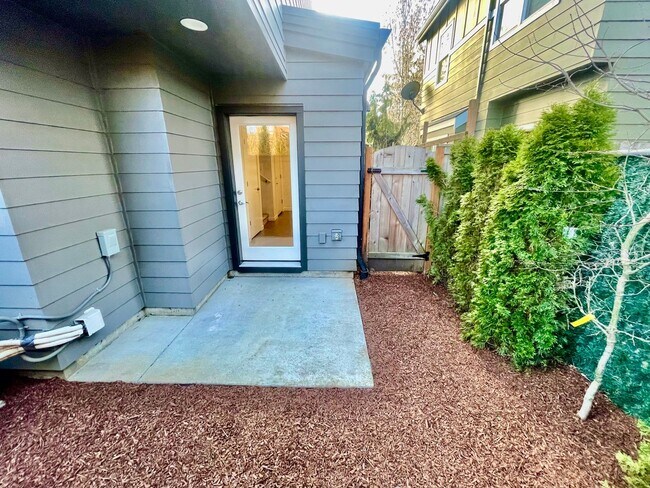 Building Photo - Spacious 2BD + Bonus Room Condo in Powellh...