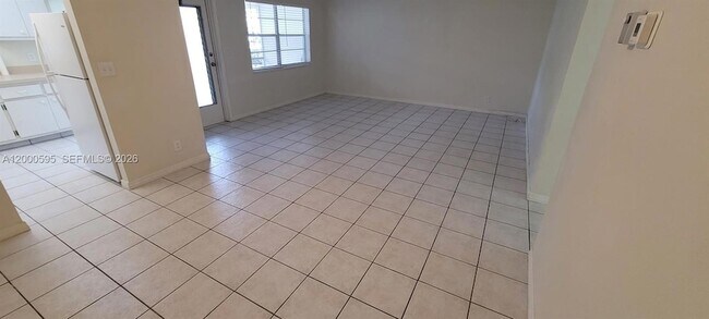 Building Photo - 1340 NE 28th Ave