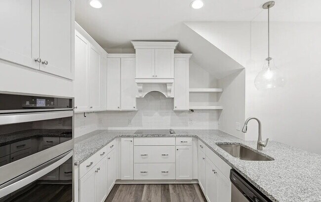 Building Photo - 99 Small Pine Ln