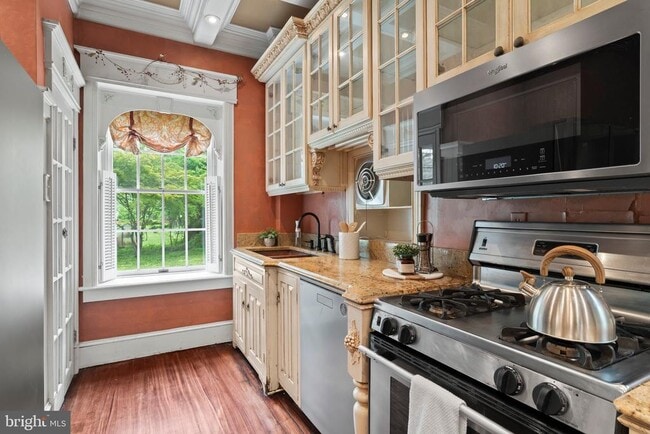 Building Photo - 209 N Bellevue Ave