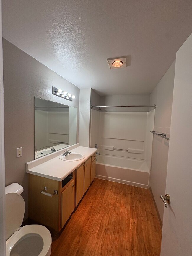 Building Photo - SUMMER DEALS— ?Apply same day of tour get $99 security deposit and ONE MONTH FREE