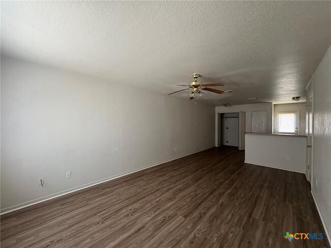 Building Photo - 4210 Primrose Dr