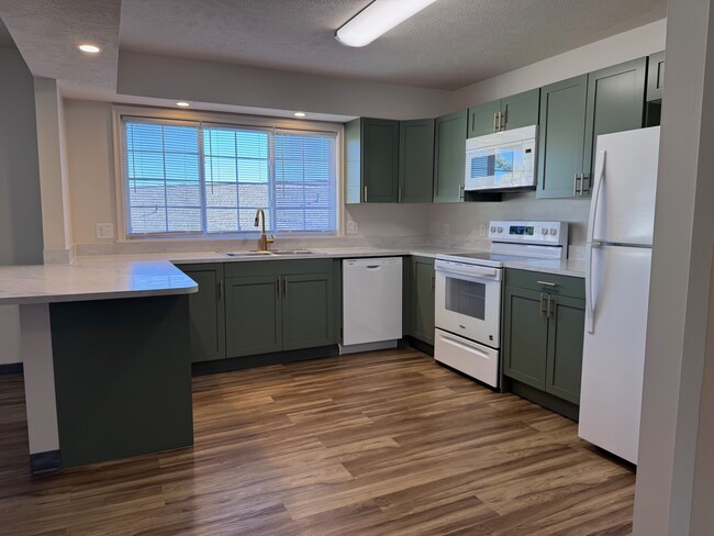 Building Photo - Pacific Gardens Apartments