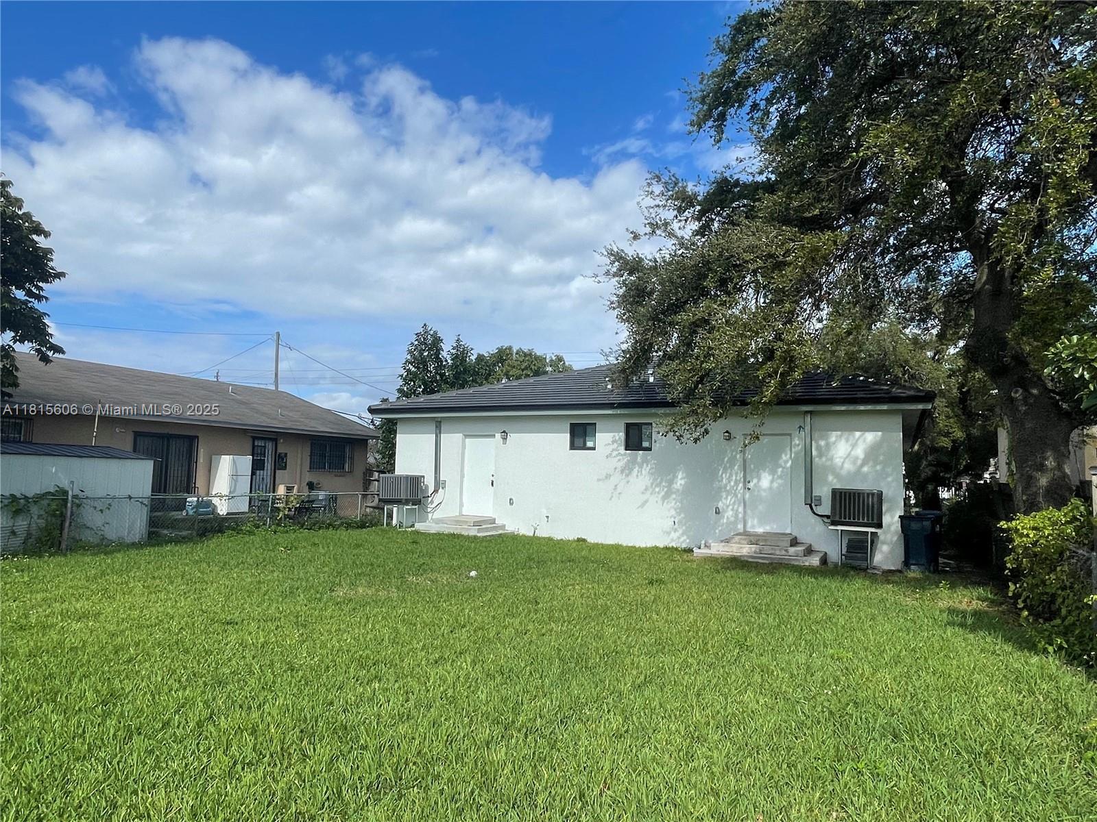 Building Photo - 3096 NW 27th St