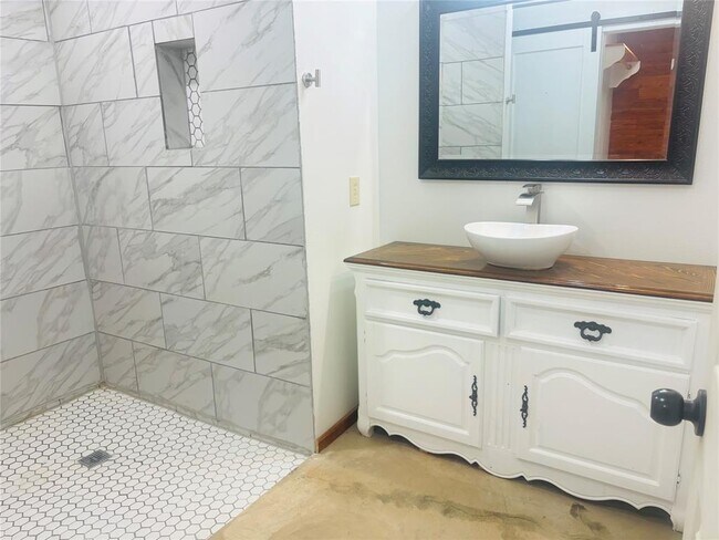 Building Photo - 189 Road Runner Ln