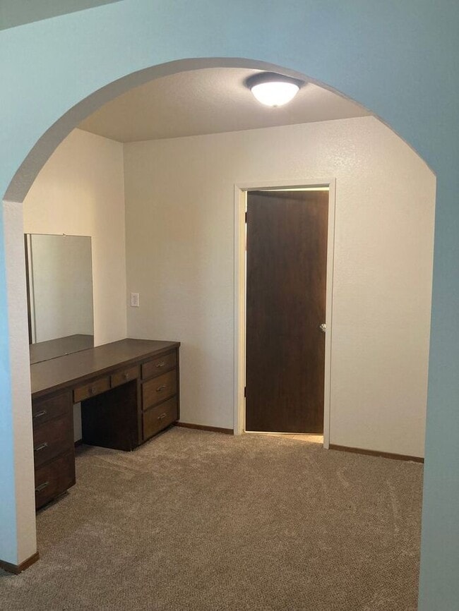 Building Photo - Turlock Country Living 3 Bedroom 2 Bath Home