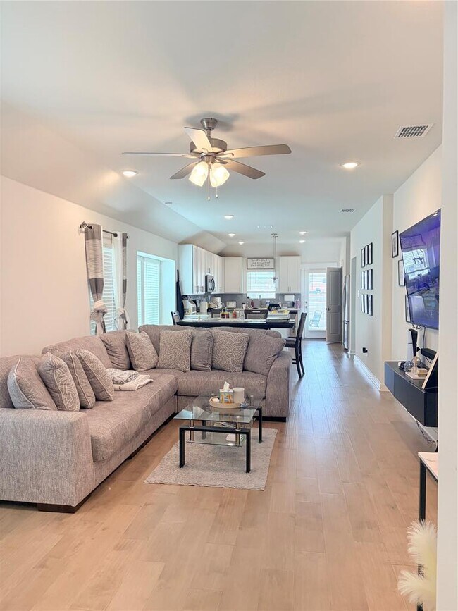 Building Photo - 182 Shackleton Dr