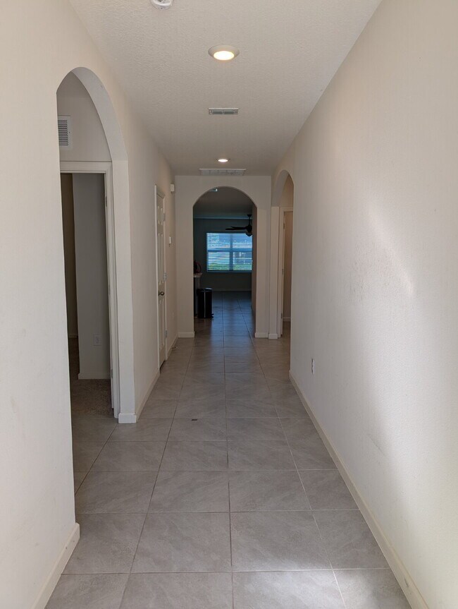 Building Photo - Modern 4-Bedroom Home with Large Backyard in Quiet SW Palm Bay
