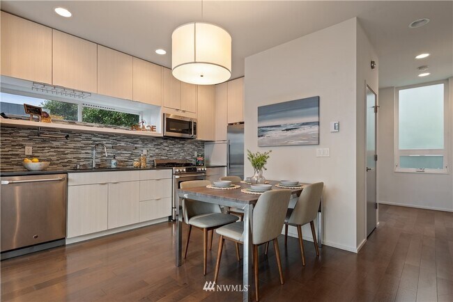 Building Photo - 2321 Boylston Ave E