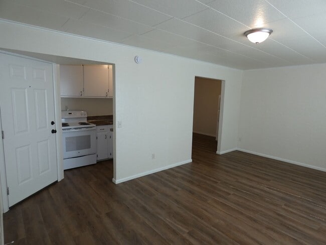 Building Photo - 822 1/2 S C Street **Upstairs Unit **