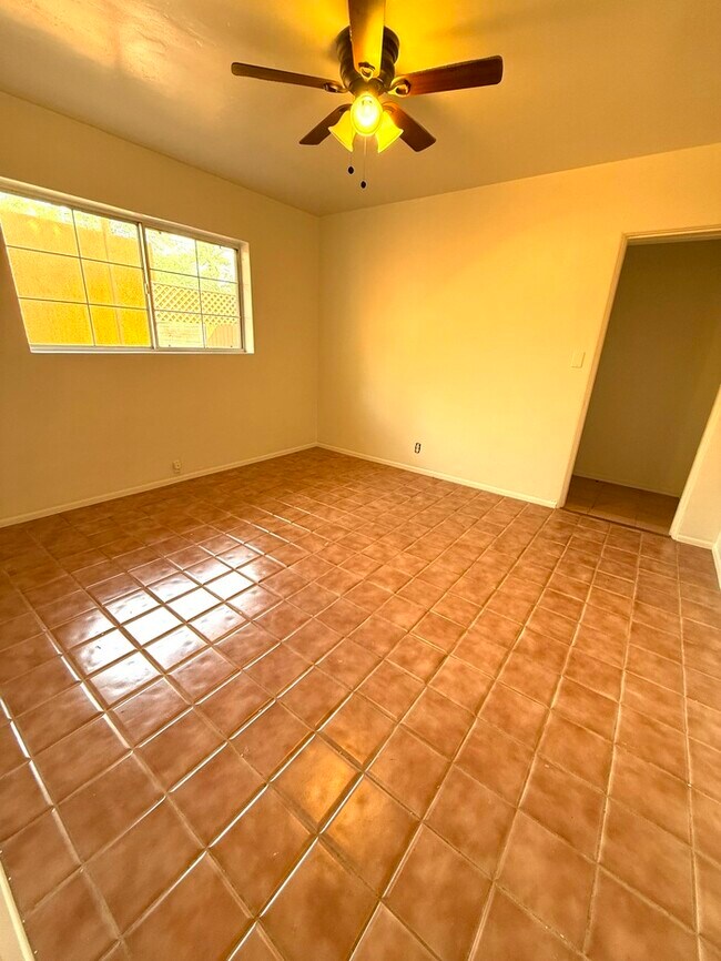 Building Photo - HOUSE FOR RENT