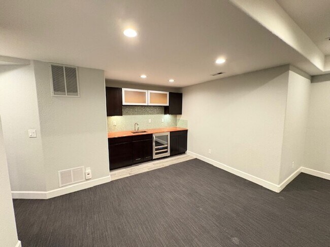 Building Photo - Wow - Lowry Stunner!  4 bed, 3.5 Bath, Fin...