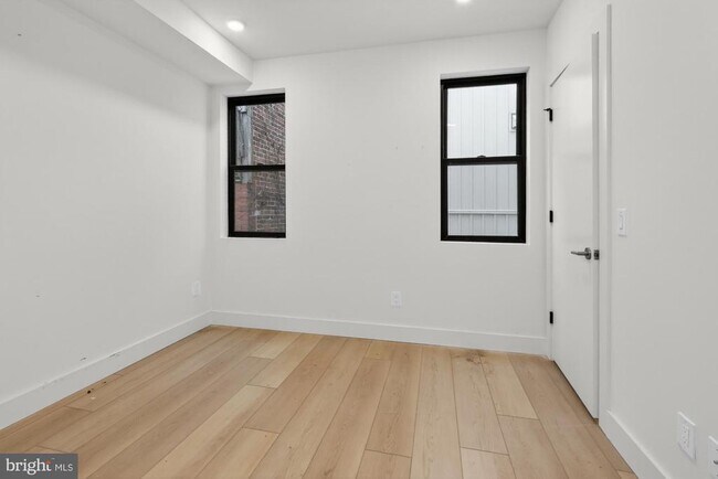 Building Photo - 2007 Cambridge St