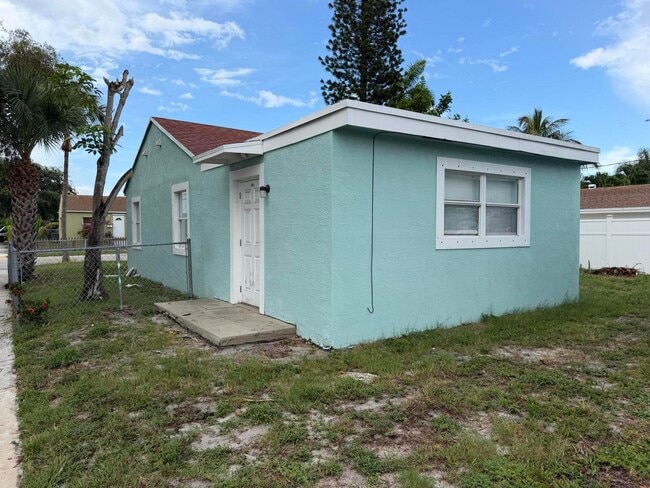 Building Photo - 442 Winters St