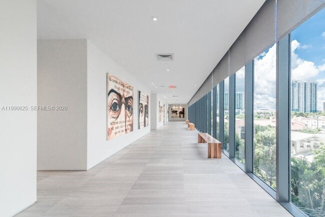 Building Photo - 460 NE 28th St