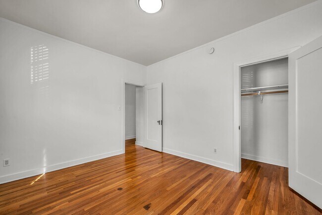 Building Photo - Large 2 bedroom unit