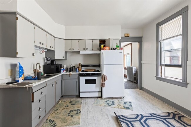 Building Photo - Frederick Upper Flat with 2 bathrooms!