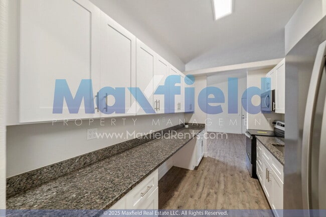Building Photo - Upstairs Unit -3BD 2BA Unit Near Costco and High School