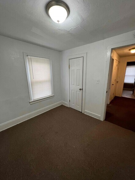 Building Photo - 400 Noble Ave