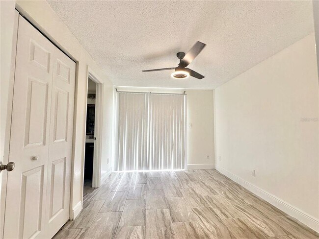 Building Photo - 122 S Bulova Dr