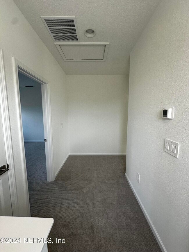 Building Photo - 545 Brandon Lks Dr