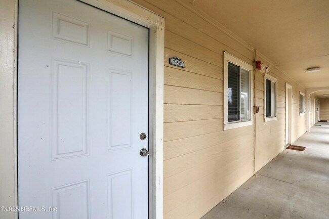 Building Photo - 7 Arbor Club Dr