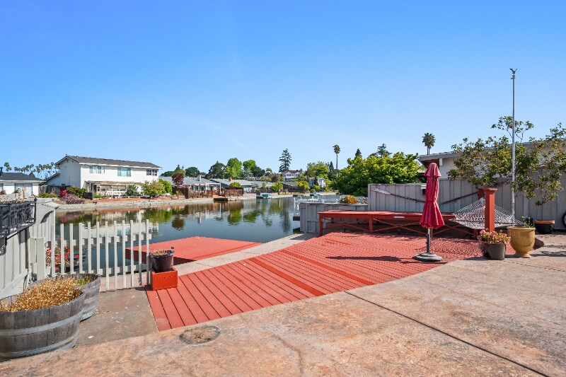 Building Photo - 607 Sand Hook Isle