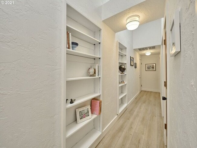 Building Photo - 1641 NW 31st Ave