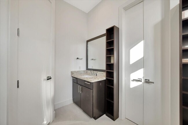 Building Photo - 2104 Colorado St