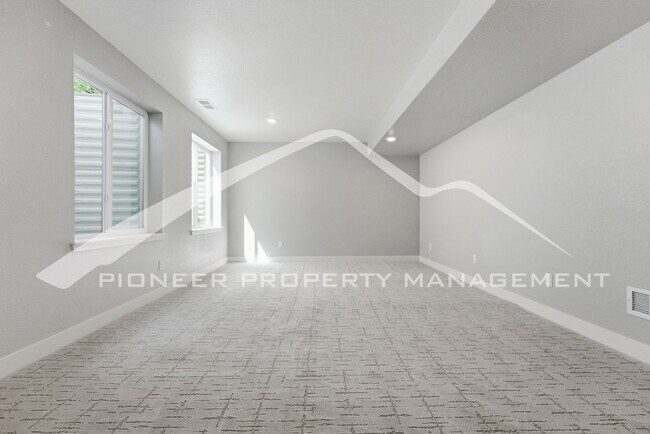 Building Photo - Stunning Home with Central AC and 2-Car Garage