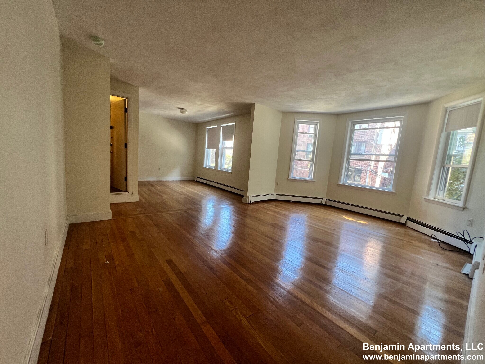 Building Photo - 322 Tappan St