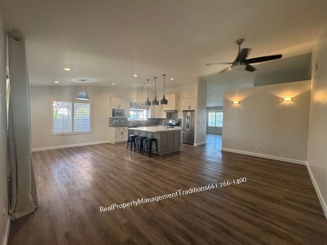 Building Photo - Elegant  4 Bed 2 Bath Home
