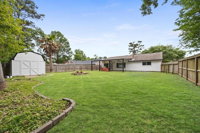 Building Photo - 16910 Glen Eagle Dr N