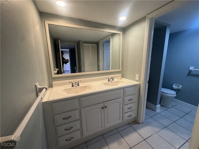 Building Photo - 1708 Park Meadows Dr