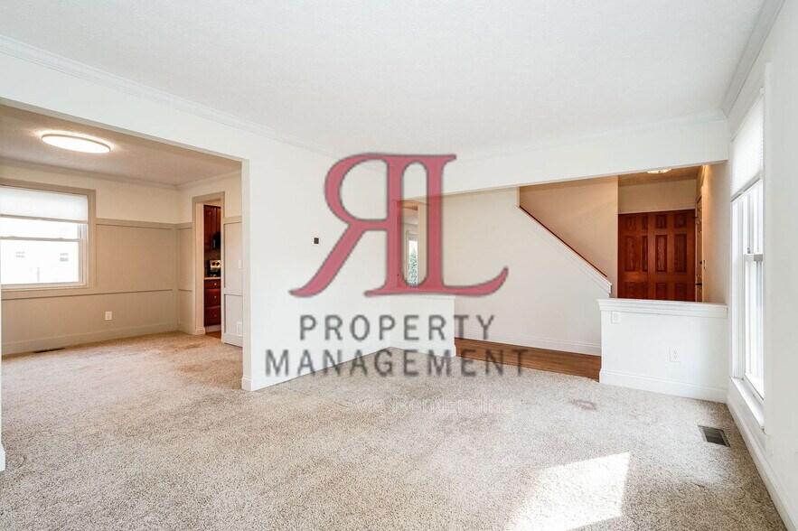 Building Photo - 856 Humboldt Dr W