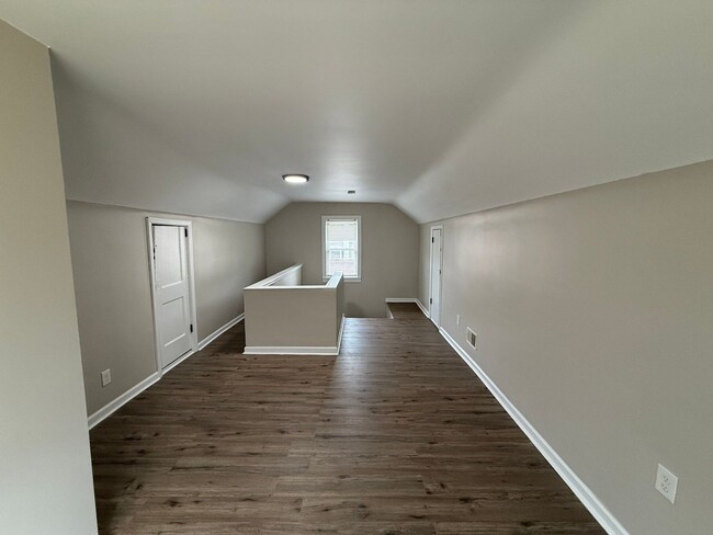 Building Photo - Renovated 3-Bedroom Home – We Welcome Sect...