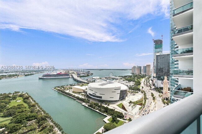 Building Photo - 900 Biscayne Blvd