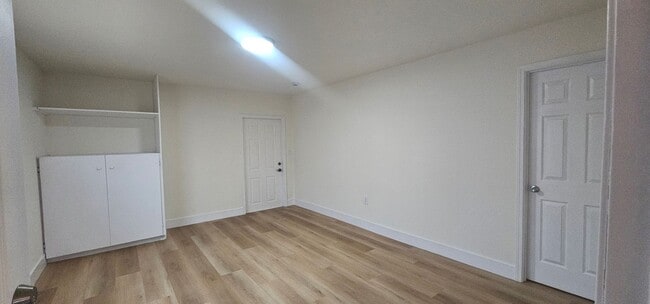 Building Photo - Single Story Senior Home - Newly Remodeled...