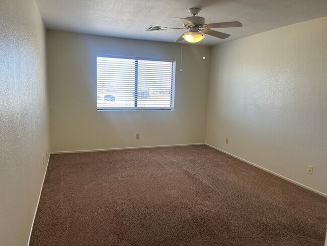 Building Photo - Lake views, lake views, lake views! Longte...