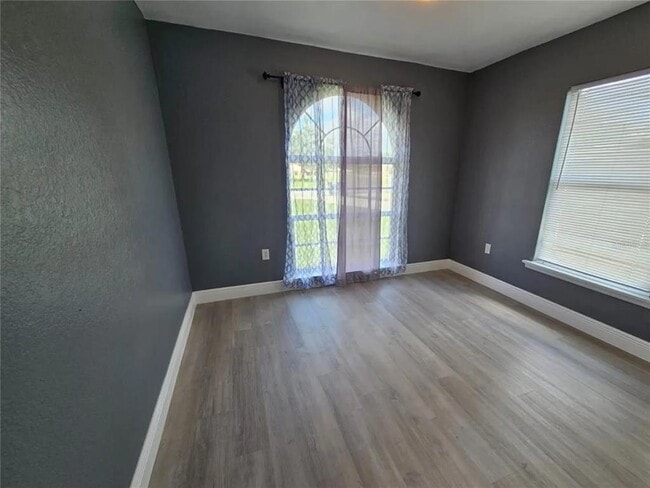 Building Photo - 635 Parakeet Ct