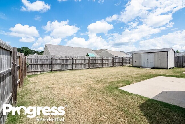 Building Photo - 1824 Roy Dr