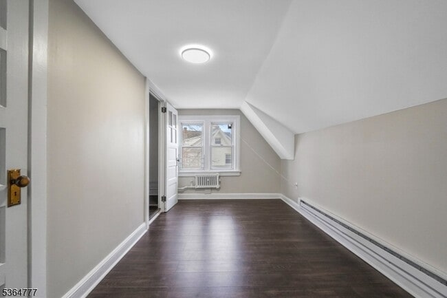 Building Photo - 656 Park Ave