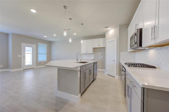 Building Photo - 1709 Summerlyn Ter Dr