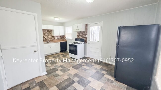 Building Photo - 3 Bed 1 Bath ready to rent!