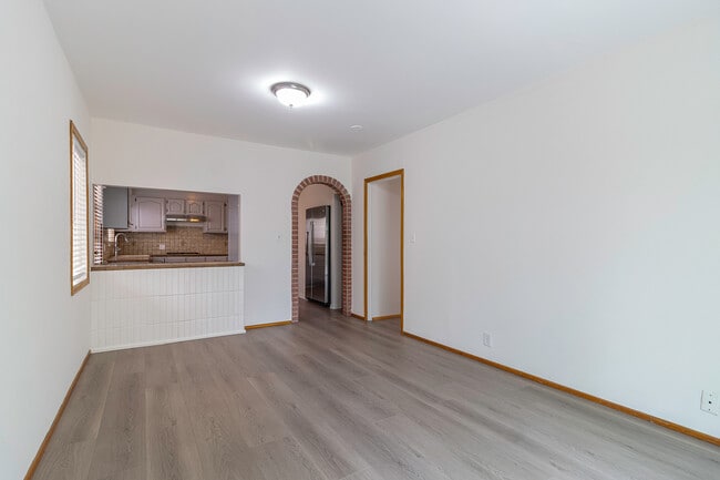 Building Photo - 4130 Vinton Ave