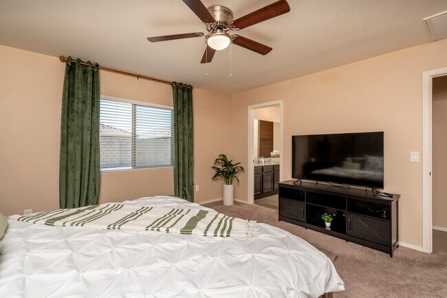 Building Photo - 1547 E Inouye Dr