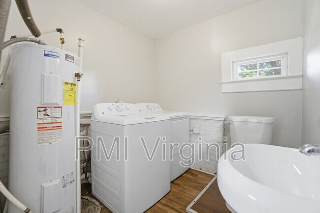 Building Photo - 630 W 36th St