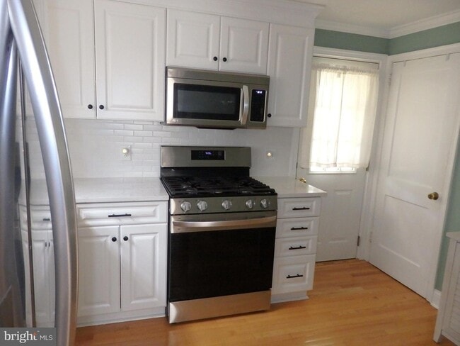 Building Photo - 210 Paddock Rd