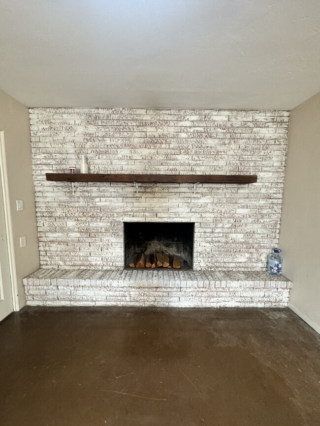 Building Photo - 6132 N 16th Dr