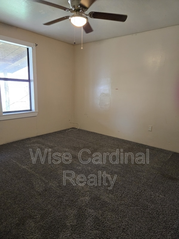 Building Photo - 1021 S Westside Ave